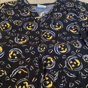 Tafford scrub top